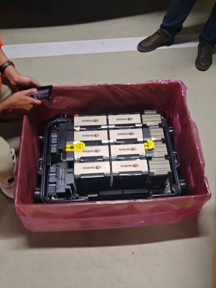 NVIDIA B300 SXM6 Blackwell Ultra 单卡288GB HBM3e 8TB/s带宽 1400W TDP HGX/DGX兼容